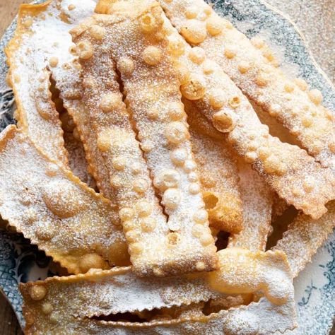 Cenci di Carnevale (Italian fried pastries for carnival) Fried Pastries, Italian Fries, Kitchen Italian, Italian Liqueur, Italian Sweets, Everyday Italian, Baking Lessons, Italian Cakes, Italian Cake