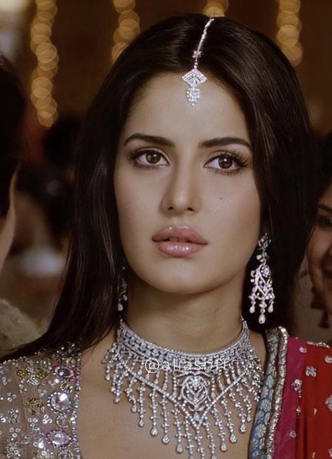 90s Bollywood Actress Makeup, Y2k Bollywood Outfits, Katrina Kaif Outfits 2000s, Katrina Kaif In 90s, 90s Indian Actresses, Bollywood Makeup Looks, 2000s Bollywood Fashion, Makeup Looks Indian, 2000s Bollywood