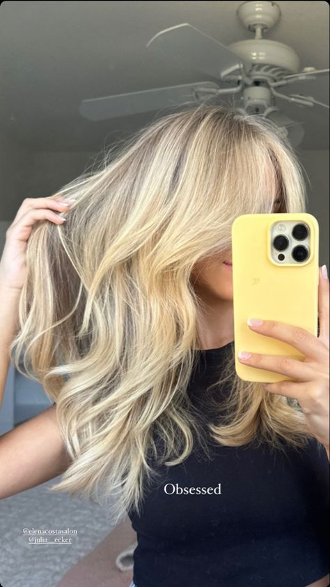 Sand Blonde Hair With Highlights, Lived In California Blonde, Short Buttery Blonde Hair, Blonde Hair Natural Brunette, Summer Blonde 2024, Lived In Summer Blonde, Golden Blonde With Shadow Root, Blonde Hair Blended Roots, Blonde For Pale Skin