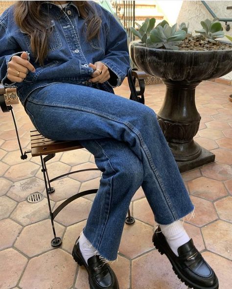 Midwash Jeans Outfit, Cargo Pants With Ballet Flats, Herringbone Jacket Outfit, Tess Madalyn, Harvard Aesthetic Outfit, Deep Blue Jeans Outfit, Mexico Dinner Outfits, Street Style Fall 2023, Denim Jeans Outfit Fall