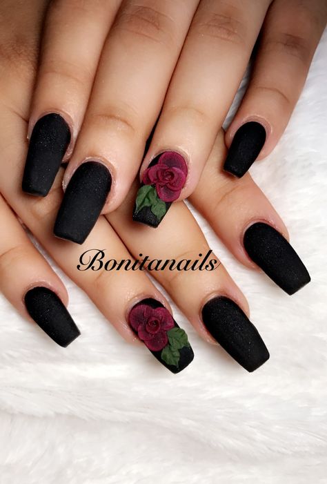 Black Rose Nails Acrylic, Black Nails With Red Roses, Black Rose Nail Art, Black Nails With Flowers, Black Rose Nails, Black Flower Nails, Nails With Roses, Roses Nails, Sharpie Nail Art