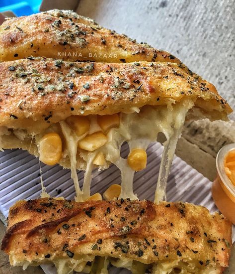 Khana_bazaar on Instagram: “All i want is this amazing stuffed garlic bread full of cheese and jalapeños 😍 . Do you also like this garlic bread from.l @dominos_india…” Dominos Garlic Bread, Stuffed Garlic Bread, Dominos Pizza, Garlic Bread, All I Want, I Want, Phone Wallpaper, Garlic, Pizza