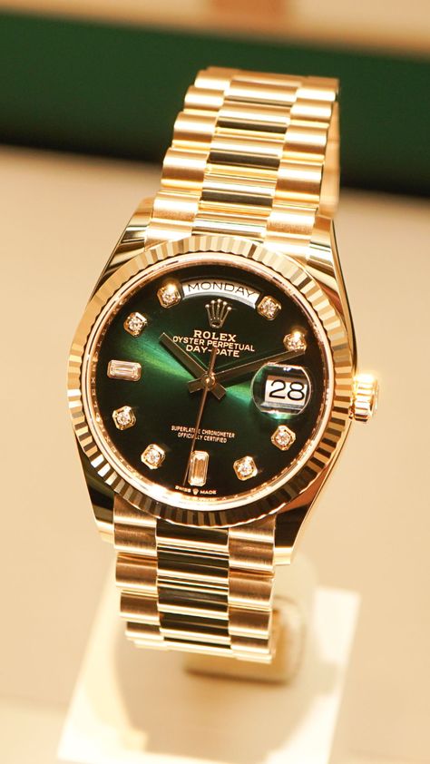 Golden Watches, Rolex Daytona Gold, Green Dial Watch, Hand Watches, Golden Watch, Rolex Milgauss, Rolex Tudor, Rolex Watches Women, Watches Rolex