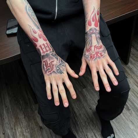 Nba Tattoo, Hand Tattoo Images, Mens Body Tattoos, Black Men Tattoos, Hard Tattoos, Saved Tattoo, Men Tattoos Arm Sleeve, Hand Tats, Clever Tattoos