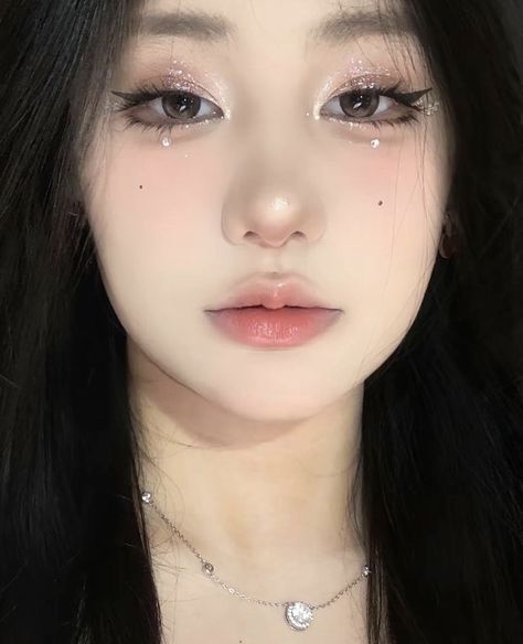 Aesthetic Pink Color, Eyelash Aesthetic, Cool Tone Eyeshadow, Maquillaje Douyin, Eye Makeup Inspo, Party Eye Makeup, Makeup Douyin, Chinese Makeup, Douyin Makeup