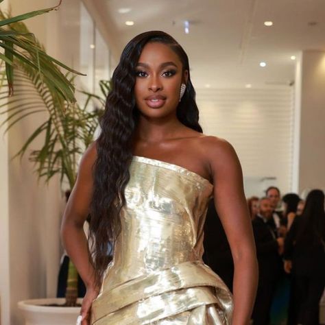 Coco Jones on Instagram: "Pinch me y’all! CANNES ‘23 was everything thank you @lorealparis for having me & everyone who made sure I looked goodt! MUA: @kennethsohmakeup Hair: @jamescatalanohair Styling: @jyotisha_" Mood Broad, Wattpad Ideas, Coco Jones, Neutral Makeup, Frontal Hairstyles, Black Femininity, Celeb Style, Baddie Hairstyles, Wardrobe Ideas