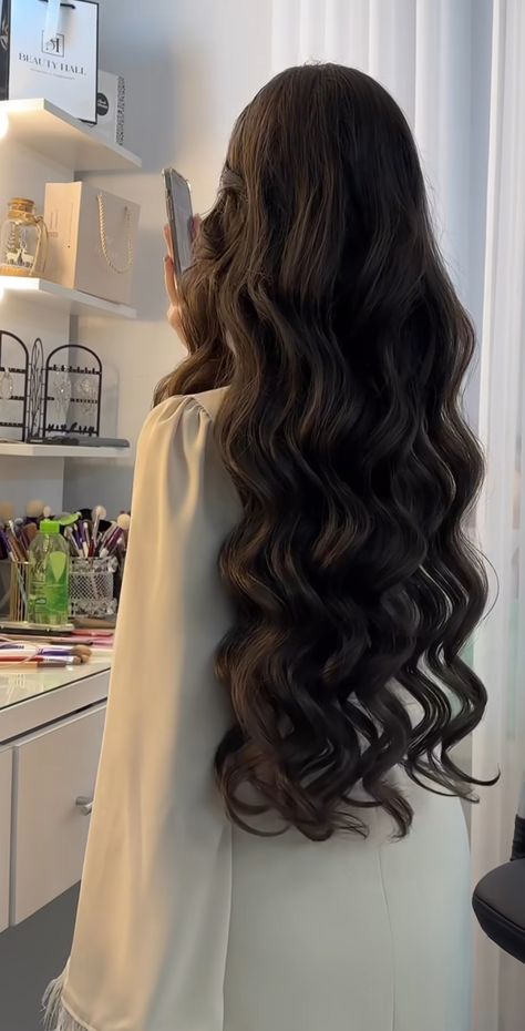 Long Hairstyles Wavy Soft Curls, Bottom Curls For Long Hair, Hair Styles For Long Hair Length Wedding, Wedding Wavy Hair, Long Waves Hairstyle, Brand Hairstyles, Curled Long Hair, Curled Hairstyles For Long Hair, Long Flowy Hair