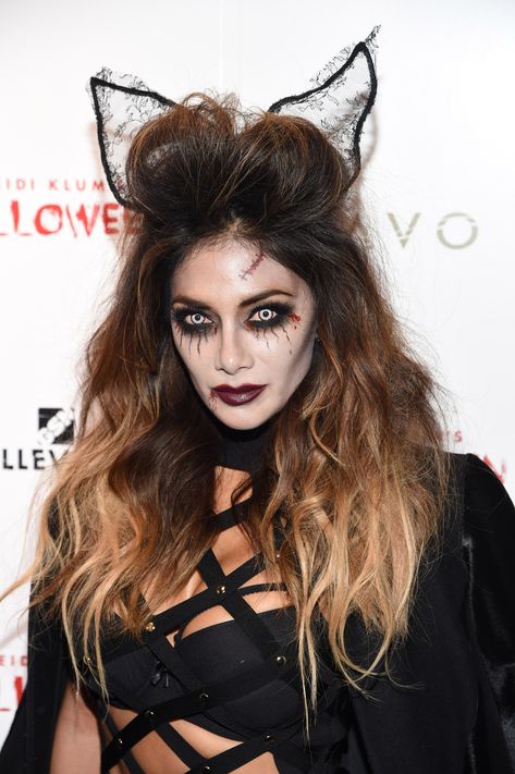 Celebrity Halloween Costumes: 2015 Edition 2015 Halloween Costumes, Fantasy Make-up, Halloween Make-up Looks, Best Celebrity Halloween Costumes, Annual Halloween Party, Celebrity Costumes, Halloween Makeup Pretty, Diy Kostüm, Hallowen Costume