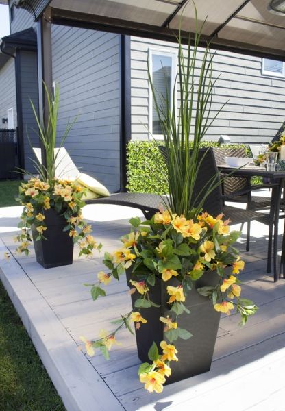 Outside Potted Plants, Outdoor Flower Arrangements In Pots, Outdoor Patio Flower Ideas, Tropical Home Landscaping, Outdoor Flowers In Pots, Spring Porch Flowers Planters, Back Patio Flower Ideas, Outdoor Patio Decorating Ideas Flower Pots, Flower Pot Outdoor Ideas