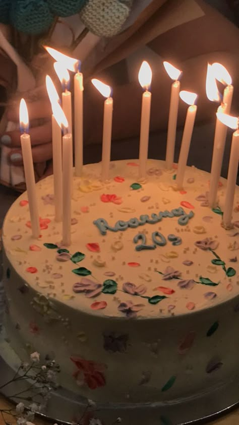 20th Bday Cake Aesthetic, Turning 20 Birthday Aesthetic, 23 Birthday Cake Ideas For Her, Aesthetic Birthday Cake Pictures, Turning 20 Birthday Cake, Cute Cakes For 20th Birthday, 20 Yrs Old Birthday Cake, Simple 20th Birthday Cake, 20 Years Birthday Aesthetic