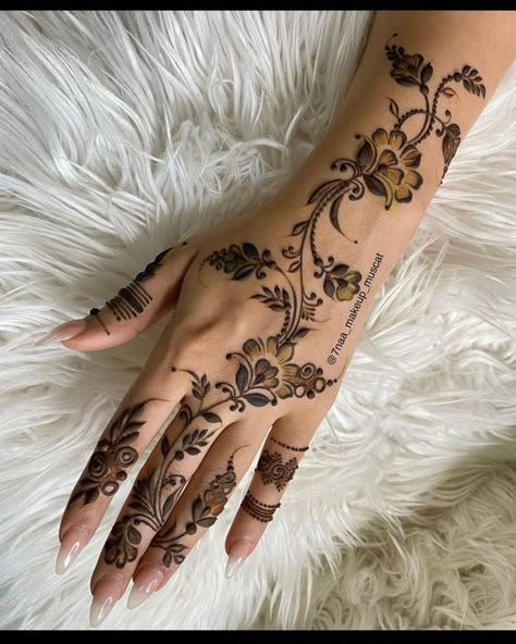 Rose Henna, Inai Pengantin, Mehendi Designs For Hands, Henna Designs Back, Indian Henna Designs, Henna Tattoo Design, Henna Flower Designs, Palm Mehndi, Mehndi Bridal