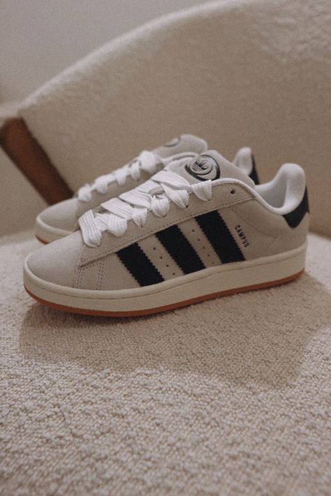 Campus Adidas Shoes, Adidas Campus 00s Colors, Adidas Campus 00s Beige, Adidas Campus Shoes, Outfit Campus, Campus Adidas, Beige Sneakers, Shoe Wishlist, Cream Shoes