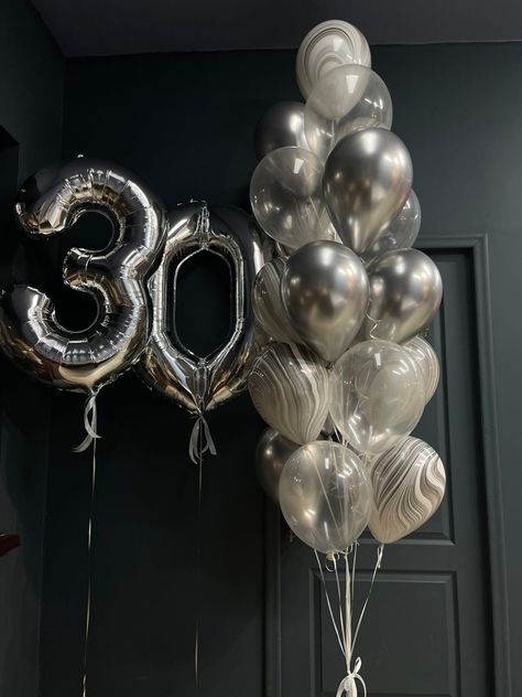 30th Birthday Balloons Decoration Men, Party City Balloon Bouquet, 100k Celebration Ideas, 30th Birthday Balloon Bouquet, 30th Balloon Ideas, 30th Birthday Balloons Decoration, 30th Aesthetic, 30 Birthday Men, 30 Birthday Balloons