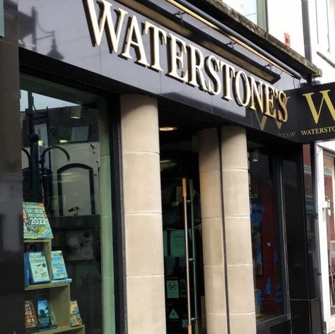 Waterstones Aesthetic, Lucius Malfoy Aesthetic, Waterstones London, Book Shop Aesthetic, Ella Aesthetic, School Excursion, Downtown Vibes, Uk Aesthetic, Evan Rosier