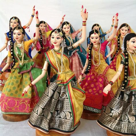 ARTEKRAFT Pellikooturu Decor, Wedding Rukhwat, Kondapalli Bommalu, Golu Dolls, Sangeet Decor, Plate Decoration, Doll Cartoon, Meet The Maker, Amazing India