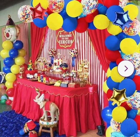 Carnival Gift Bags, Carnival Balloon Arch, Blue And Red Balloons, Carnival Birthday Party Decorations, Circus Theme Party Decorations, Arch Balloon Garland, Backyard Carnival, Carnival Night, Circus Party Decorations