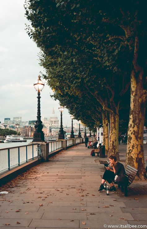 Southbank Walk London - River Thames Walk Los Angeles, London River Thames, London Walk Aesthetic, River Thames Aesthetic, Summer In London Aesthetic, London Lifestyle Aesthetic, Thames River London, Beautiful Places In London, London Southbank