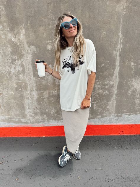 Our favorite tee of the season! Runs true to size. Size up if you want an oversized fit like photos. Laura is 5’4” tall and wearing a Large Astro Dust, Oversized Tee Outfit, Look Boho Chic, Eagle Tee, Perfect White Tee, Tee Outfit, Skirt Fashion, Spring Summer Fashion, Fashion Inspo Outfits