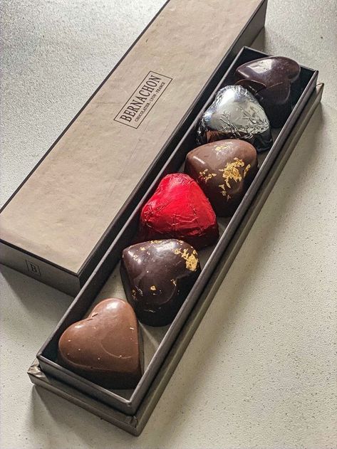 Valentine's Chocolate Ideas, Gifts With Chocolate, Valentines Chocolates, Valentine Chocolates, Paris Chocolate, Valentine Dessert, Valentine's Chocolate, Chocolate Box Packaging, Valentines Chocolate