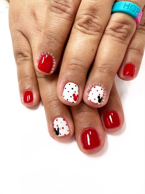 Disney Nails Diy Easy, Disney Cruise Nails, Easy Disney Nails, Diy Nails Easy, Cruise Nails, Mickey Nails, Disney Nail, Disney Snacks, Nail Art Disney