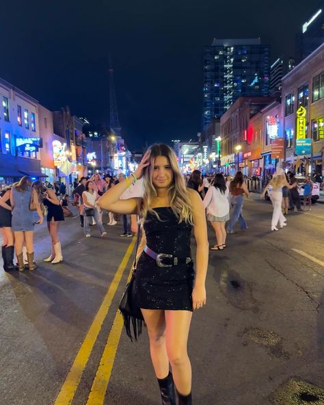 Nashville dump, going out, dress, black sparkly dress, country ootd, belt, country, going out, broadway, bars, clubs, boots, night, nightlife, drinking, nashville, photo inspo, posing Broadway Bars, Country Bar Outfit, Belt Country, Black Sparkly Dress, Going Out Dress, Nashville Trip, Sparkly Dress, Out Dress, Photo Inspo