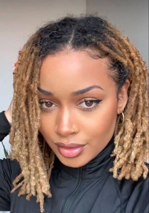 Highlighted Locs Black Women, Blonde Ombré Locs, Locs Colors Ideas, Locs Hair Color Ideas For Black Women, Two Tone Locs Black Women, Blond Locs Black Women, Blonde Dreads Black Women, Dreadlock Color Ideas Black Women, Ombre Locs Black Women