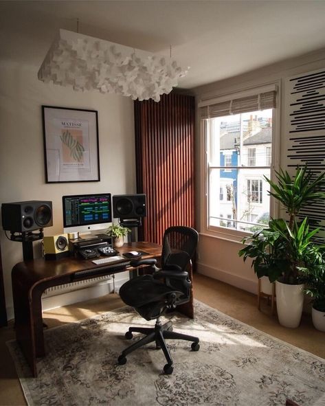 Producer Room Aesthetic, Music Studio Living Room, Small Home Music Studio, Home Studio Setup Music, Producer Setup, Modern Recording Studio, Guitar Room Aesthetic, Living Room Music Studio, Small Music Studio