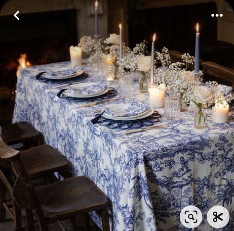 Greek Blue And White Decor, Toile Decor Ideas, Blue Velvet Tablecloth Wedding, Coastal Blue And White Wedding, Blue Toile Party, Blue Toile Christmas, Blue Toile Tablescape, Blue And White Place Settings, Fancy Dinner Set Up