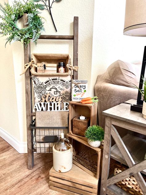 Filling some unusual spaces with a ladder and some wooden crates. Crate Decor Ideas Living Room, Vintage Ladder Decor, Vintage Wood Crates, Crate Decor, Vintage Ladder, Wood Crates, Wooden Crates, Small Living Rooms, Small Living Room