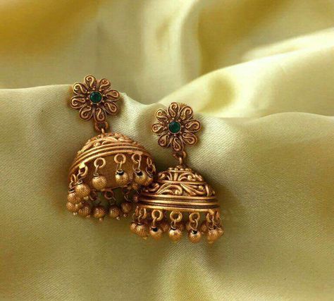 Gold Antique Jumkas Design, Jumki Design Gold Bridal, Gold Jumkas Antiques, Antique Earrings Jhumka, Jumkis Indian Jewelry, Gold Jumkas Design, Jumkas Antiques, Gold Jumkas, Golden Jhumka