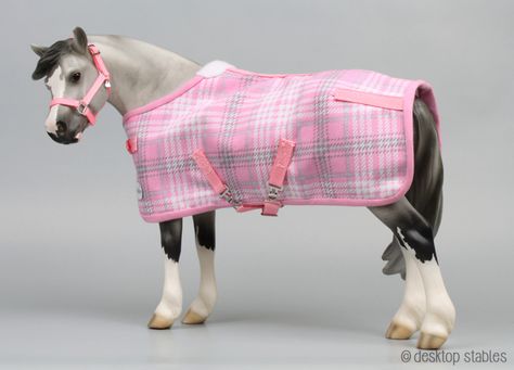 Blankets | Desktop Stables Schleich Horse Blanket, Mini Horse Tack, Schleich Diy, Miniature Horse Tack, Horse Figures, Horse Tack Rooms, Diy Horse Barn, Toy Farm, Bryer Horses