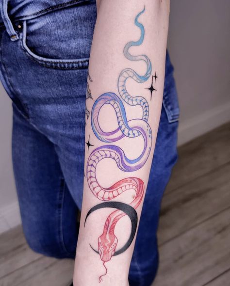 Rainbow Dragon Tattoo, Cyberpunk Tattoos, Cool Gradient, Rainbow Snake, Colour Tattoo, Snake Tattoos, Medusa Tattoo, Cute Dragon, Beautiful Tattoo