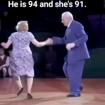 Age is just a number [Video] | Cute funny baby videos, Funny babies, Dance choreography videos Ge Aldrig Upp, Couples Dancing, Dancing People, Happy Dancing, Mobile Wedding, Age Is Just A Number, Old Couples, Cool Dance Moves, Dance Classes