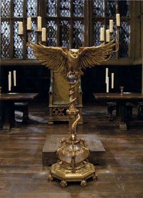 Hogwarts School of Witchcraft & Wizardry: Great Hall, Dumbledore's Podium. Albus Dumbledore Aesthetic, Dumbledore Aesthetic, Prisoner Of Azkaban Harry, Harry Potter Props, Harry Potter Set, Welcome To Hogwarts, Festa Harry Potter, Harry Potter Wedding, Harry Potter Decor