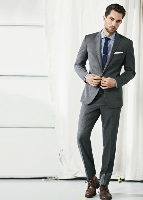 Tobias Sørensen Gets Ready for Spring in H.E. By Mangos Lookbook Grey Suit Brown Shoes, Grey Suit Men, A Man In A Suit, Man In A Suit, Suits Men Business, Haikou, Grey Suit, Business Casual Dresses, Calum Hood