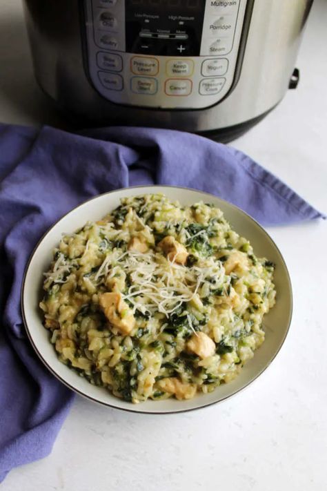 Crockpot Risotto, Risotto Pressure Cooker, Dump Chicken Recipes, Risotto With Chicken, Risotto Recipes Chicken, Spinach Risotto, Risotto Recipes Easy, Chicken Risotto, Chicken Spinach