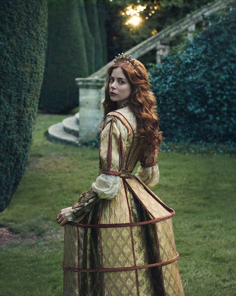 ‘The Spanish Princess’ Cast Teases Sizzling Royal Drama in the New Starz Series – TV Insider Charlotte Hope, The Spanish Princess, Spanish Princess, The White Princess, Catherine Of Aragon, Royal Aesthetic, White Princess, Queen Of England, Costume Drama