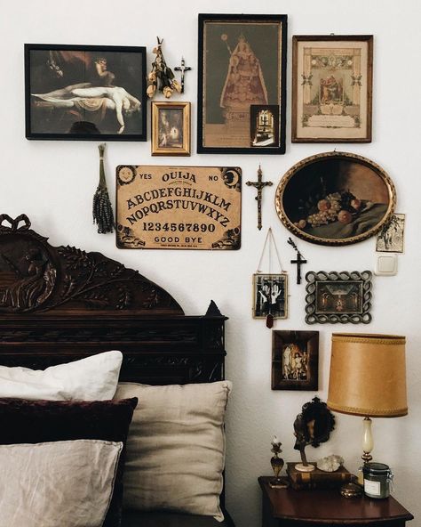 Gothic Farmhouse, Gothic Bedroom, Hippie Homes, Dark Home Decor, Home Decor Idea, Home Decor Style, Goth Home, Goth Home Decor, Dark Home