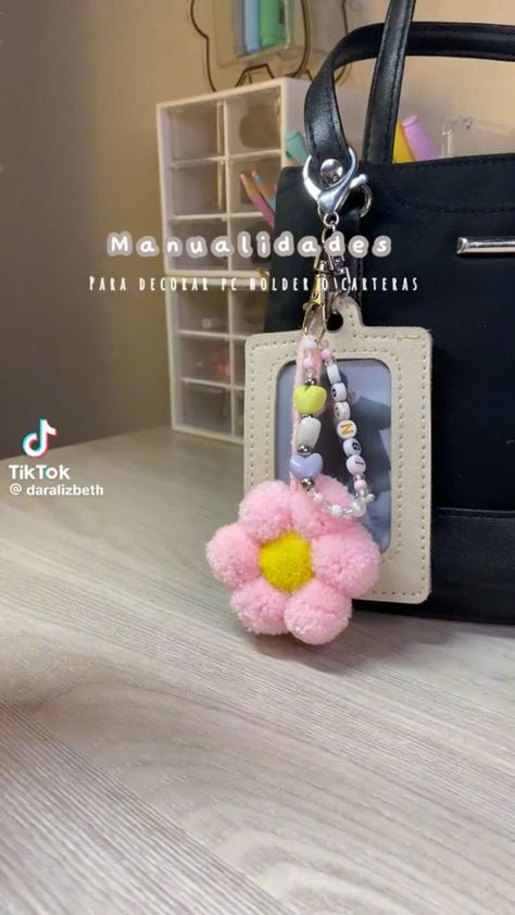 K Pop Diy Crafts, Cute Keychain Aesthetic, Army Crafts, Kpop Diy, Friend Crafts, Pinterest Diy Crafts, Hello Kitty Drawing, Flower Diy, Fun Easy Crafts