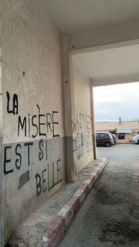 La misère est si belle 😍🤍 Graffiti, Wall