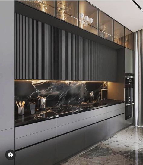 Dark Modern Kitchen, Backsplash Trends, Design Interior Modern, Kitchen Backsplash Trends, Desain Pantry, Kabinet Dapur, Modern Kitchen Cabinet Design, Modern Kitchen Interiors, Kitchen Interior Design Decor