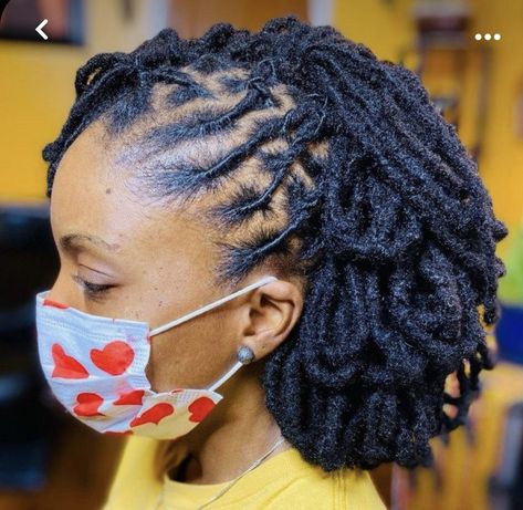 Atlanta Makeup, Hairstyles Dreads, Dreads Styles For Women, Dreadlocks Hairstyles, Short Dreads, Natural Dreadlocks, Beyonce Hair, Hair Locs, Cute Dreads