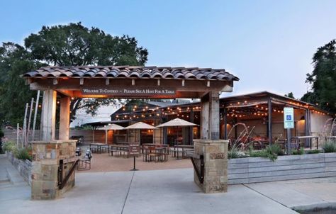 This Charming Restaurant Has The Most Beautiful Patio In All Of Austin Austin Bars, Rooftop Restaurant Design, Outdoor Restaurant Design, Kid Friendly Restaurants, Food Park, Beautiful Patios, Outdoor Restaurant, Table Dining, Residential Real Estate