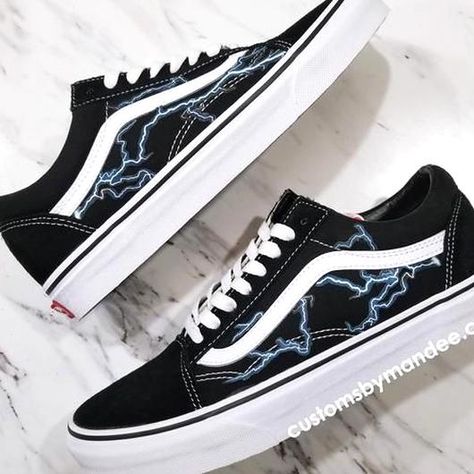 Custom Vans Old Skool, Vans Old Skool Custom, Vans Shoes Fashion, Vans Painted, Custom Vans Shoes, Painted Shoes Diy, Cute Vans, Custom Painted Shoes, Custom Shoes Diy