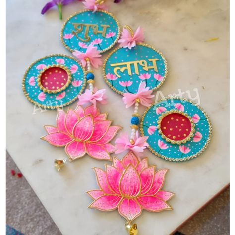 New Design Alert 💗 ⚠️ 📢 Diwali Special LIPPAN ART ....Learn with me🤗 DM for Order📩 #reels #mudart #mandirwalldecor #diwalidecor #diwali #subhlabhhanging #hanging #art #homedecor #bharat #india #wallart #nameplate #indianartist #kutch #housewarminggift #painting #homedecorideas #satisfyingvideos #gift #walldecor Diwali Crafts, Diwali Ideas, Project Cover, Diya Decoration Ideas, Diya Decoration, Festival Art, Diy Diwali Decorations, Lippan Art, Diy Earrings Polymer Clay