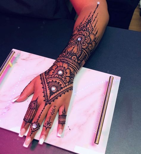 Full Sleeve Henna Tattoo, Henna Designs Hand Arabic, Henna Sleeve Tattoos For Women, Prom Henna, Full Arm Henna, Henna Back Tattoo, Hannah Designs, Henna Arm Tattoo, Henna Designs Arm