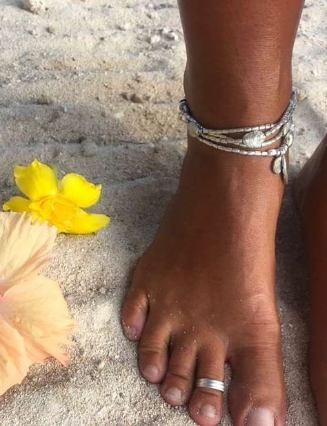 Silver Beach Jewelry, Anklets Aesthetic, Anklets Silver, Sea Accessories, Beach Jewellery, Me U, Silver Strand, Silver Anklet, Beach Anklets