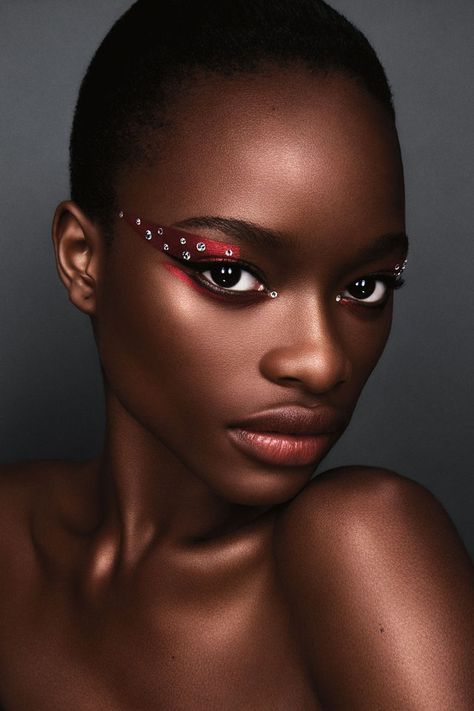 Desiree Mattsson, Maximal Minimalism, Vogue Makeup, Pat Mcgrath Makeup, Crystal Makeup, Beauty Tutorial, Makeup For Black Skin, Beauty Photoshoot, Black Makeup