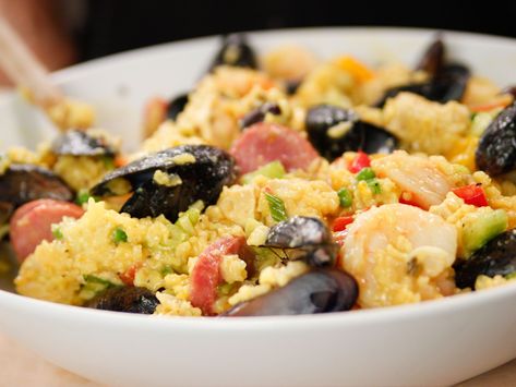 Cooking For Jeffrey Series of New Shows on Food Network Paella Salad recipe from Ina Garten via Food Network Paella Salad, Saffron Chicken, Julia Childs, Alpha Gal, Florence Food, Healthy Entrees, Tyler Florence, Ina Garten Recipes, Paella Recipe