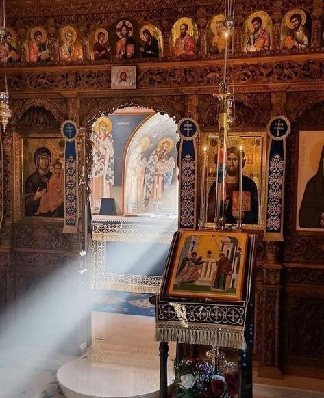 Traditional Catholicism, Church Interior Design, Church Aesthetic, Eastern Orthodox Church, Orthodox Christian Icons, Jesus And Mary Pictures, Russian Orthodox, Eastern Orthodox, Byzantine Art